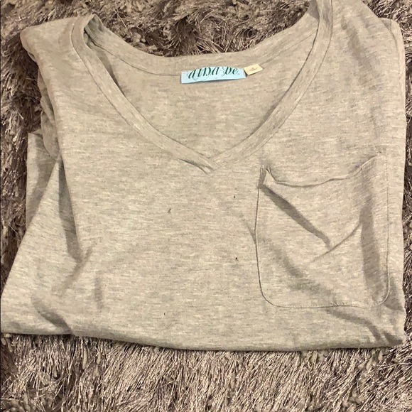 Gray v-neck t-shirt - Picture 1 of 1